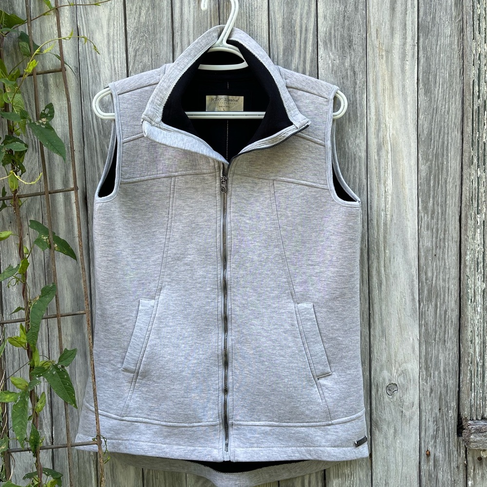 Betsy Johnson  Funnel Neck Vest Size L Pockets Light Gray